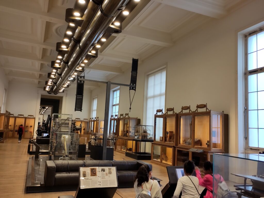 L’attribut alt de cette image est vide, son nom de fichier est MuseeArtsMetiersCommunication1-1024x768.jpg.